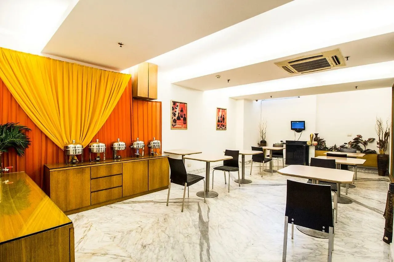 Fabhotel Raj Darbar Gurgaon 3*,  India